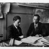 1931 Москва Инженеры  Юнович Э М и  Стрелец М А Обсуждают Проект Строительства Ташкентского Текстильного Комбината