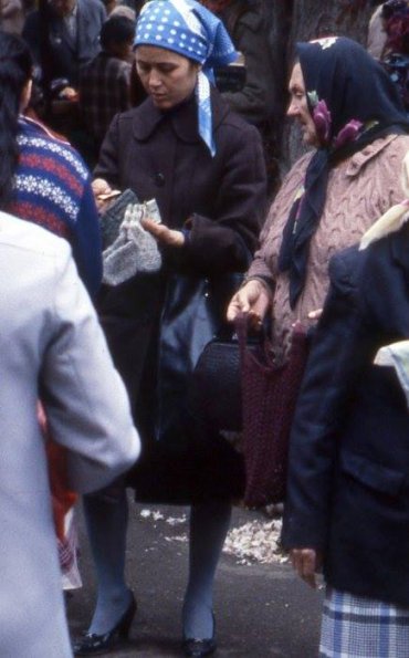 1984 Ташкент Базар Женщины Покупают Носки