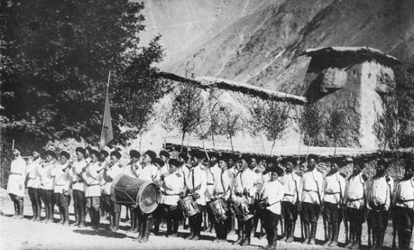 1895 Бухарские солдаты на ученьи в Калаи-Хуме (Дарваз)