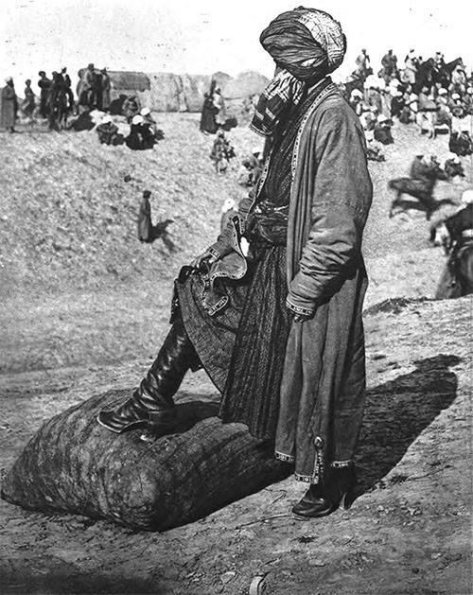 1895 Предпл Самарканд Мужчина в Сапогах на Высоком Каблуке Фото Гюго Крафта