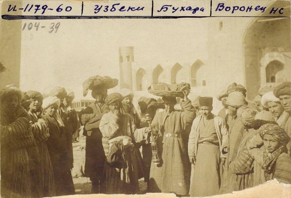 1899 Самарканд Регистан Завсегдатаи Базара у Медресе Тилля-Кори