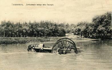 1900 Tashkent Extracting Sand from Canal