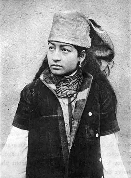 1902 Таджичка в шелковой косынке. Иллюстрация из книги Гюго Краффта