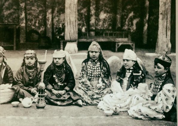 1903 Girls in Kalyannaya 1