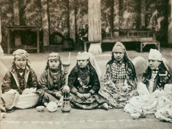 1903 Girls in Kalyannaya 2