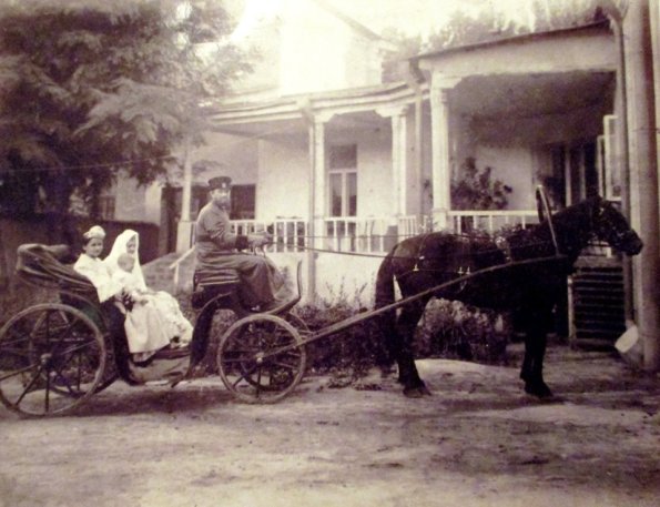 1909 Ташкент Сеья Тюменевых у Своего Дома из Коллекции Р Давлекамовой