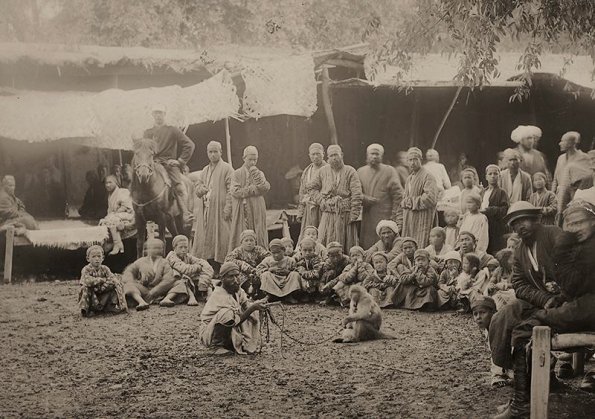 1910 Узбекистан, Люди и Обезьяна