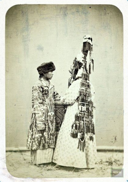 1910 Kazakh Girls