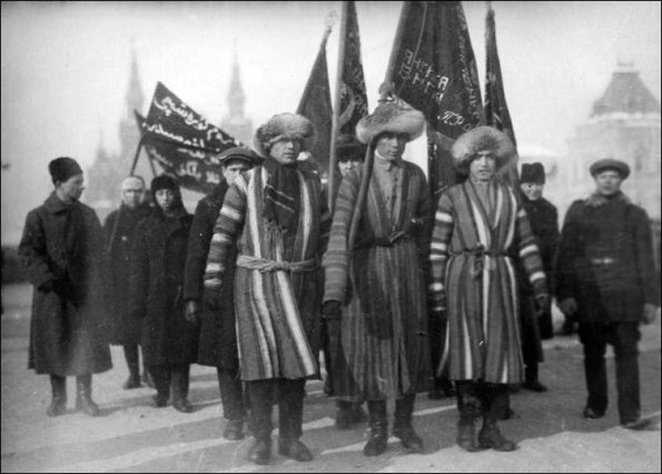 1921 Делегация комсомольцев из Средней Азии на Красной площади, 1921 год