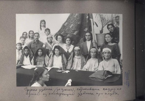 1924 Ташкент Женский Клуб им Крупской Группа Узбечек Сбросивших Чадру на Конференции