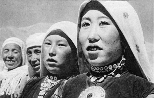 1928 Murghab women