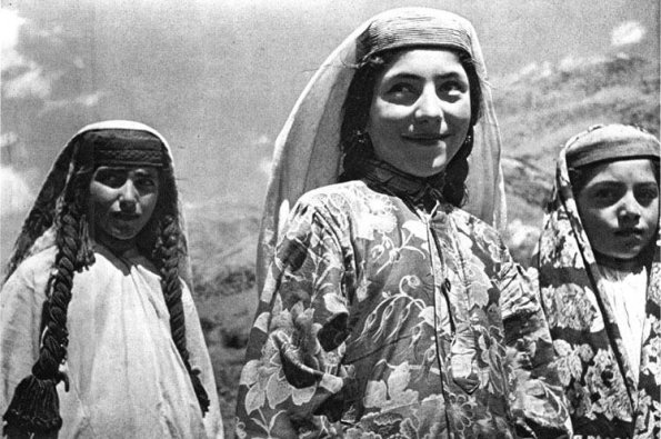 1928 Shughnani girls