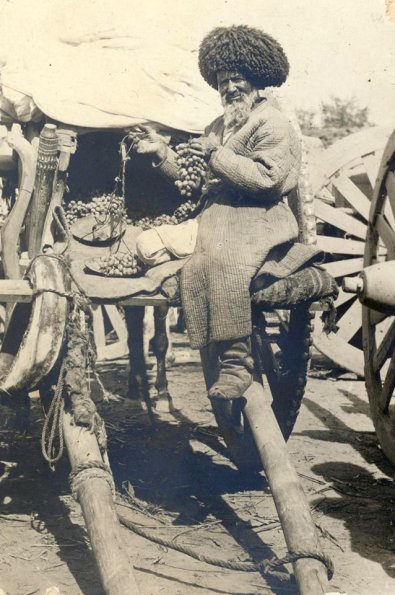 1930 Хива Торговец Виноградом