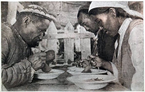 1933 Узбекистан Обед в Колхозе