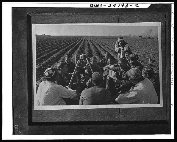 1935 Предпл Декхане на Поле Слушают Читающего
