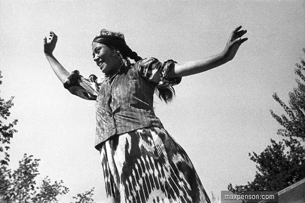 1935 Узбекистан Девушка на Празднике