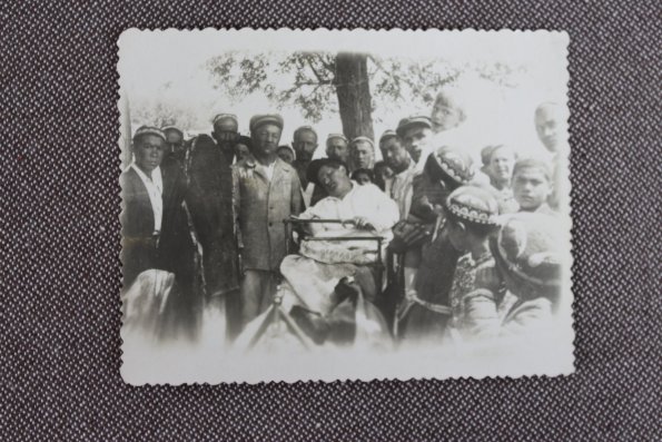 1939 Кара-Тюпе Писатель Н З Бирюков в Колхозе 1