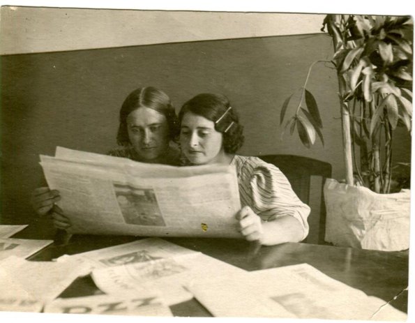 1943 Ташкент САГУ Библиотека Барановская Наталия Адамовна (слева)