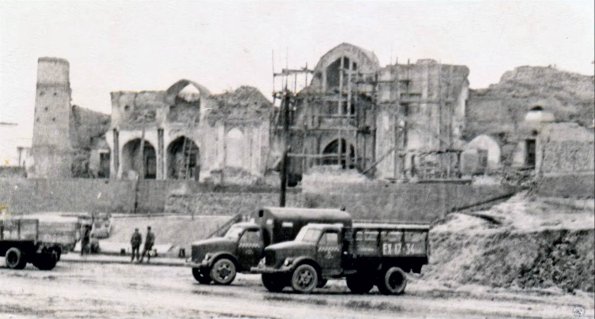 1950 Ташкент Стоянка Грузовых Такси у Медресе Кукельдаш
