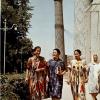 1963 Предпл Самарканд Девушки на Фоне Минарета Медресе Улугбека