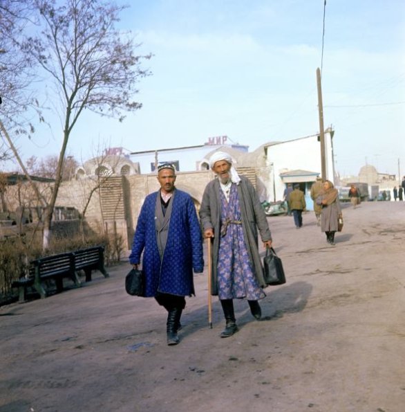 1966 Бухара Прохожие
