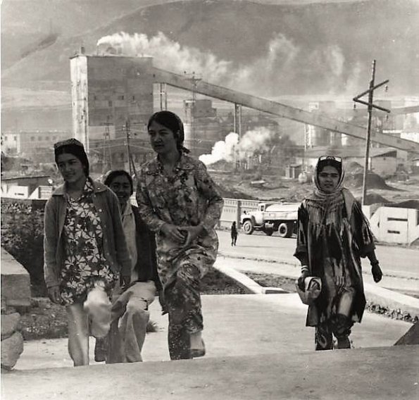 1972 Nurek Ladies going to work at Shveynaya Fabrika 1972