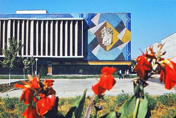 1975 Ташкент Мозаика и Рельефы на Фасаде Ташкентского Телецентра 2