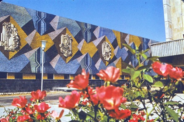 1975 Ташкент Мозаика и Рельефы на Фасаде Ташкентского Телецентра 3