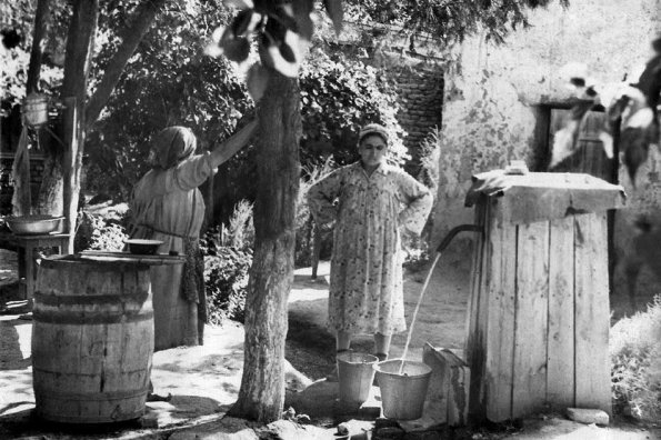 1975 Узбекистан Женщины и Водяной Колонки