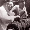 1975 Хива МАСТЕРА РЕЗЬБЫ ПО ДЕРЕВУ АБДУЛЛА БОЛТАЕВ И ОТА ПОЛВОНОВ
