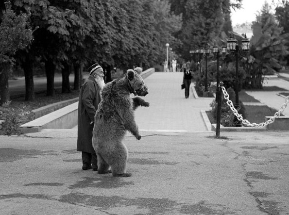 1980 Tashkent Old man and Bear 1