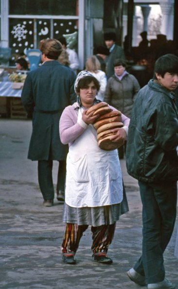 1986 Самарканд Продавщица Лепешек